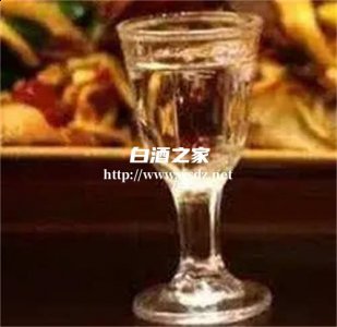 身体不适能少喝白酒吗