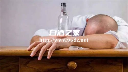 中午喝了白酒为什么下午会头疼