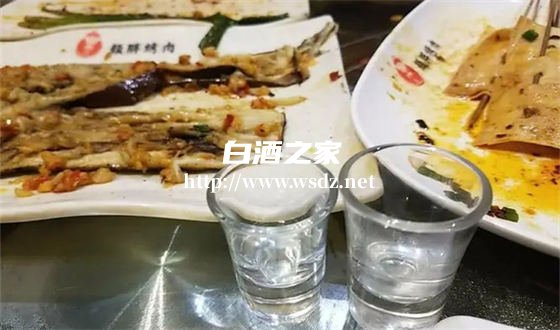 喝了白酒继续工作没事吧