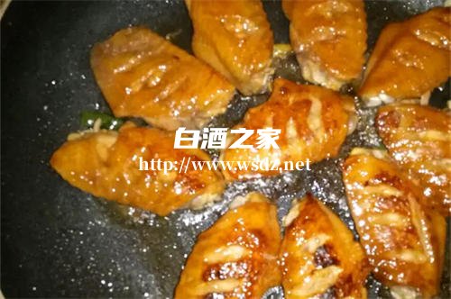 做可乐鸡翅放料酒还是白酒