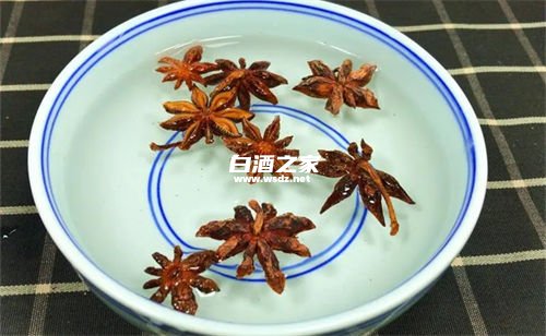 高度白酒泡大料的作用