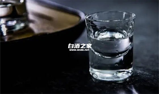 桶装白酒加白糖好喝吗