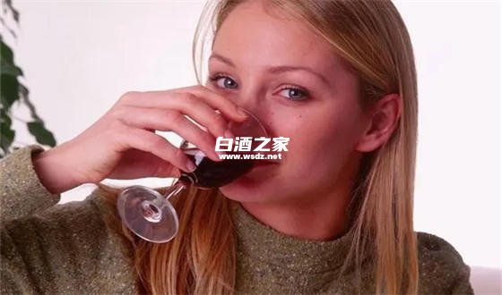 女生喝白酒的危害