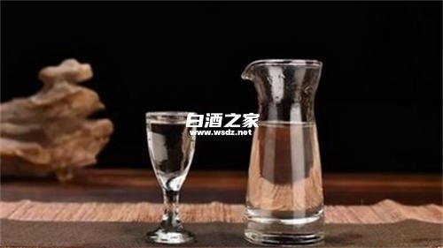 北京地铁能带酒吗