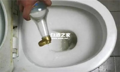 可以用白酒清洗马桶吗