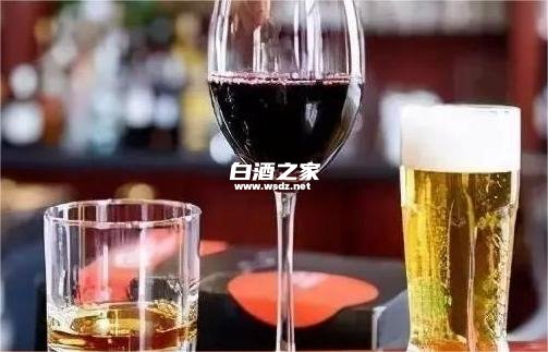 白酒杯红酒杯怎么摆放