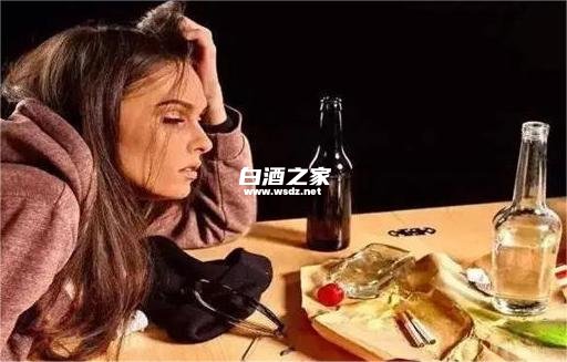 女人每天喝半斤白酒好吗