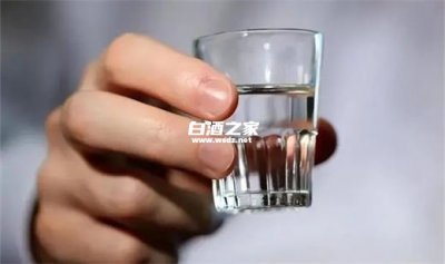 夏天喝了白酒为什么怕冷