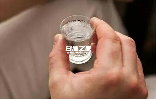 喝完白酒为啥喉咙出血